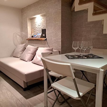 Toledo 27, A Due Passi Da Piazza Del Plebiscito Apartamento Nápoles Exterior foto