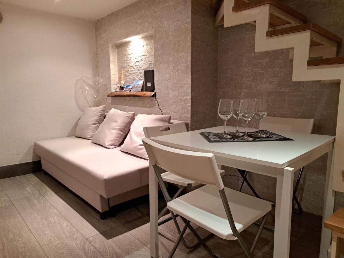 Toledo 27, A Due Passi Da Piazza Del Plebiscito Apartamento Nápoles Exterior foto