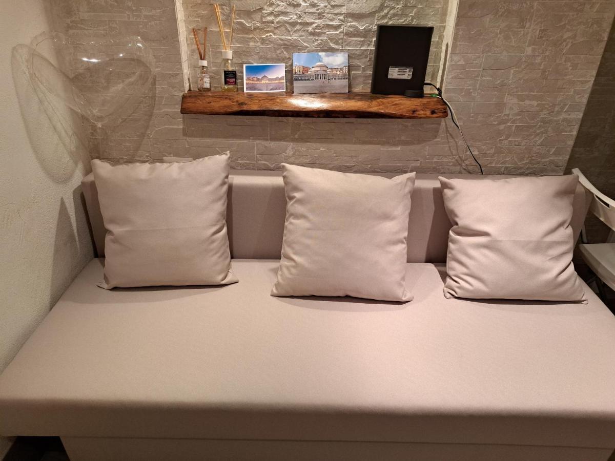 Toledo 27, A Due Passi Da Piazza Del Plebiscito Apartamento Nápoles Exterior foto