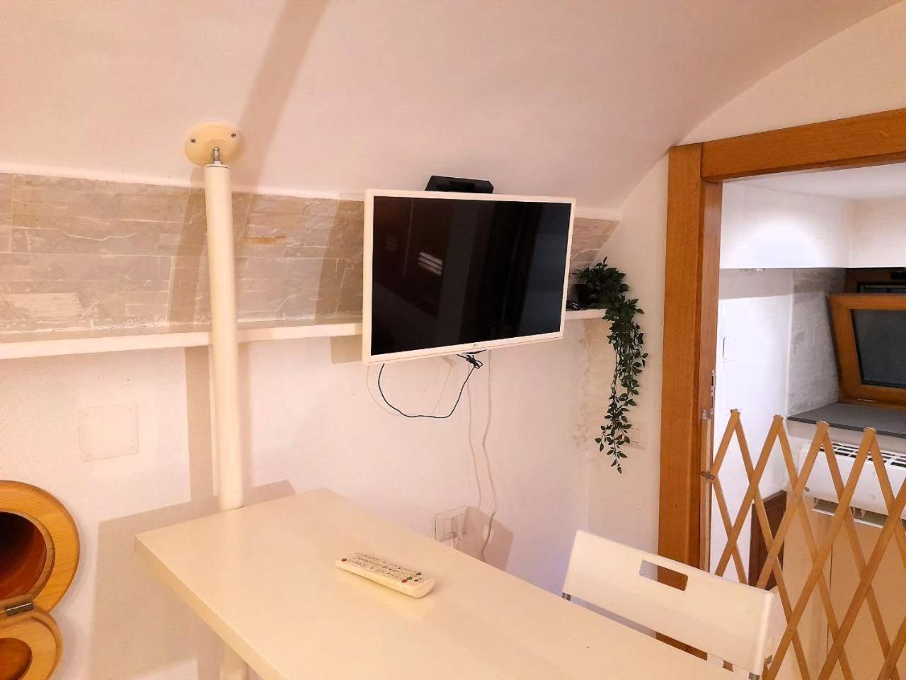 Toledo 27, A Due Passi Da Piazza Del Plebiscito Apartamento Nápoles Exterior foto