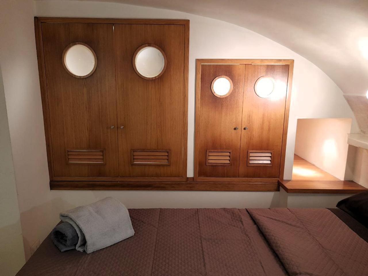 Toledo 27, A Due Passi Da Piazza Del Plebiscito Apartamento Nápoles Exterior foto