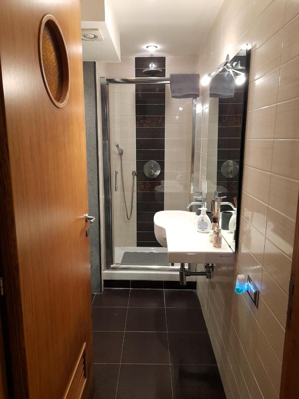 Toledo 27, A Due Passi Da Piazza Del Plebiscito Apartamento Nápoles Exterior foto