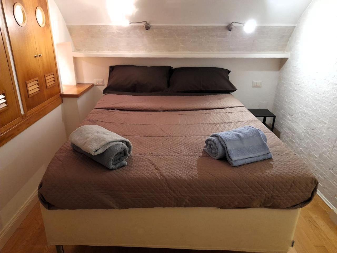 Toledo 27, A Due Passi Da Piazza Del Plebiscito Apartamento Nápoles Exterior foto